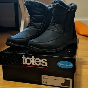 DONATED 💥 Totes rain/winter boots